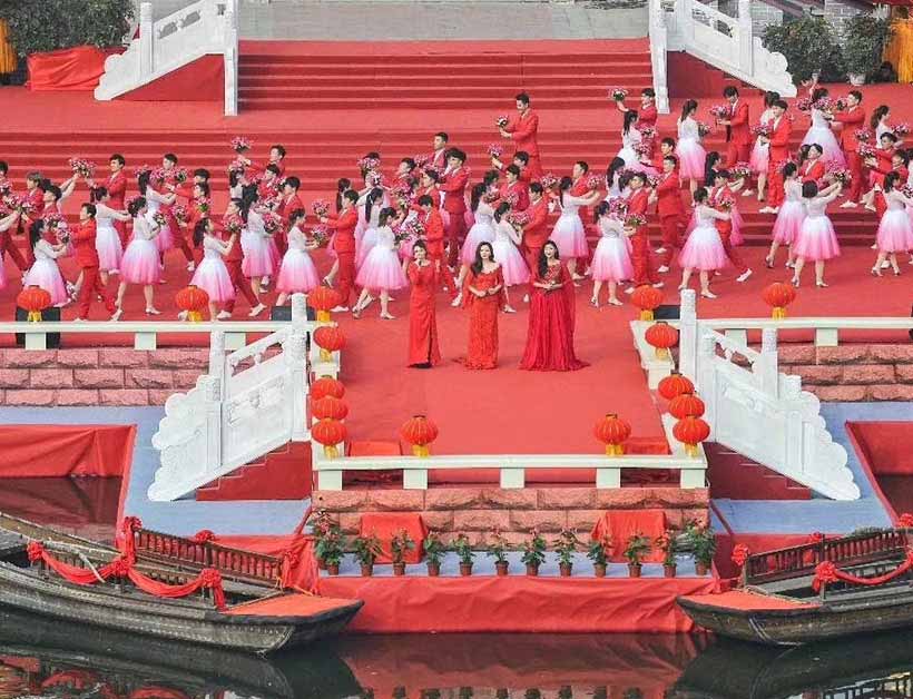 央視唱響新時(shí)代，走進(jìn)臺(tái)兒莊雙層水上舞臺(tái)